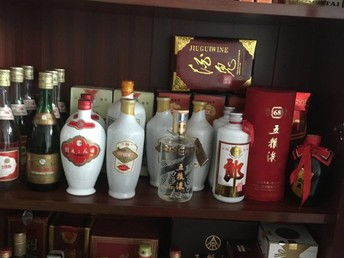 图 上海名表包包黄金钻戒烟酒购物卡茅台酒银元白银奢侈品回收 上海旧货回收